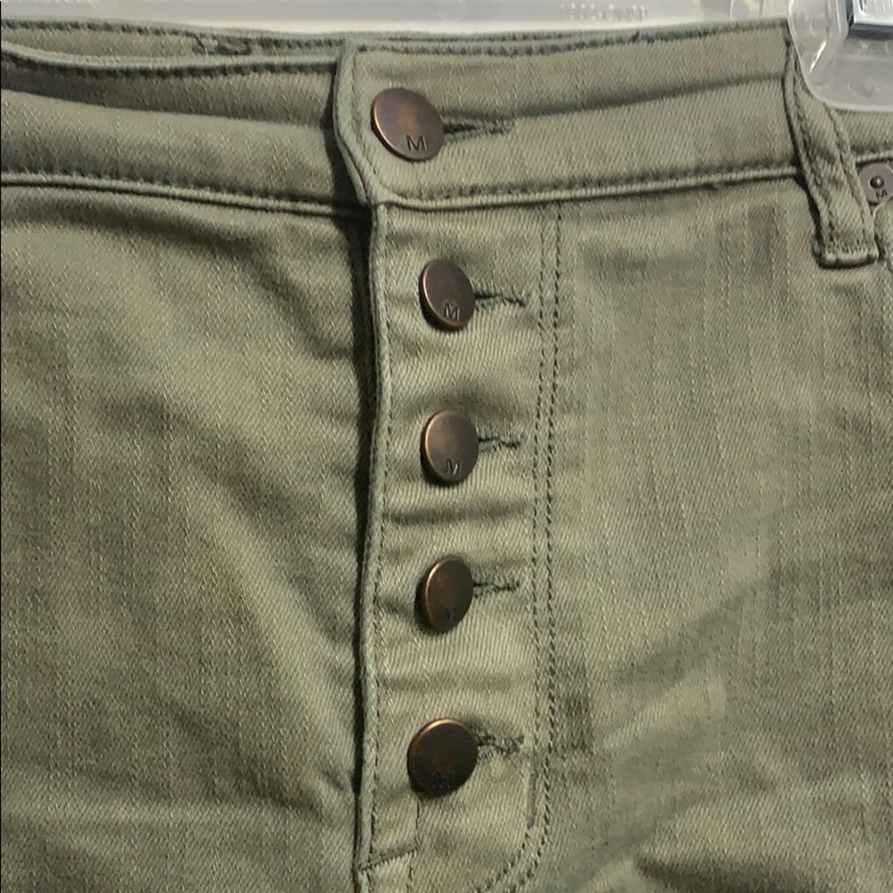 Shorts - Picture 4 of 7